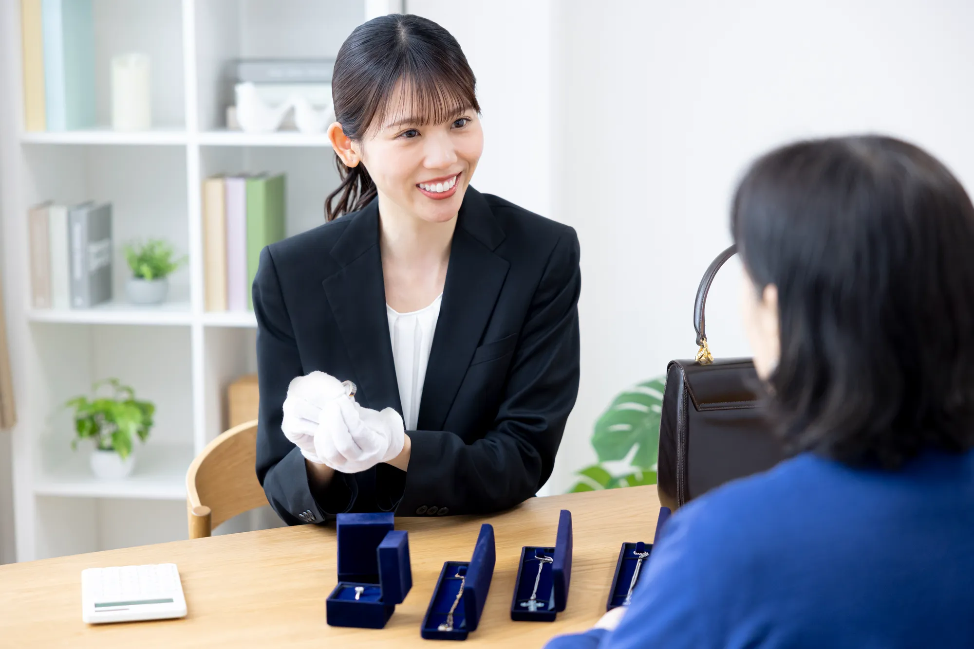 大田区で引越し時の不用品は捨てる前に買取査定へ！ブランド品や貴金属を捨てる前に確認したい買取・査定のポイント