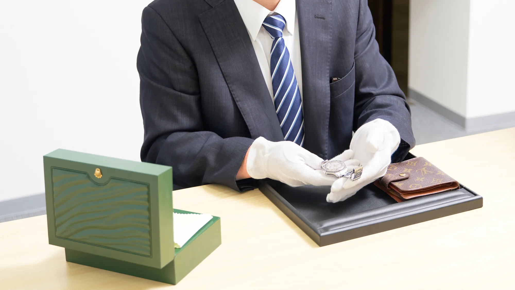 動かない腕時計も売れる？箱・保証書がない場合と修理前の査定を解説